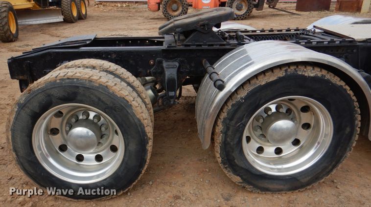 image for item JS9613 2005 Western Star 4900  semi truck