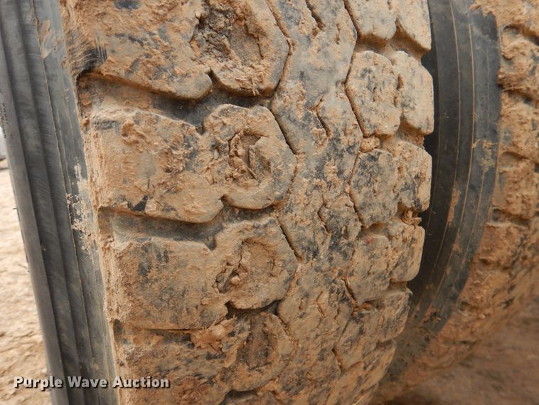 image for item JS9613 2005 Western Star 4900  semi truck