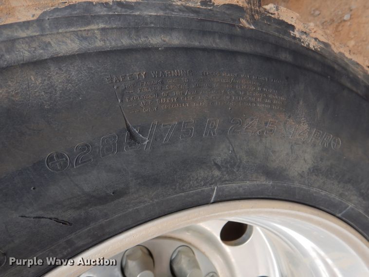 image for item JS9613 2005 Western Star 4900  semi truck