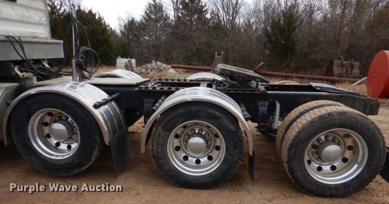 image for item JS9613 2005 Western Star 4900  semi truck