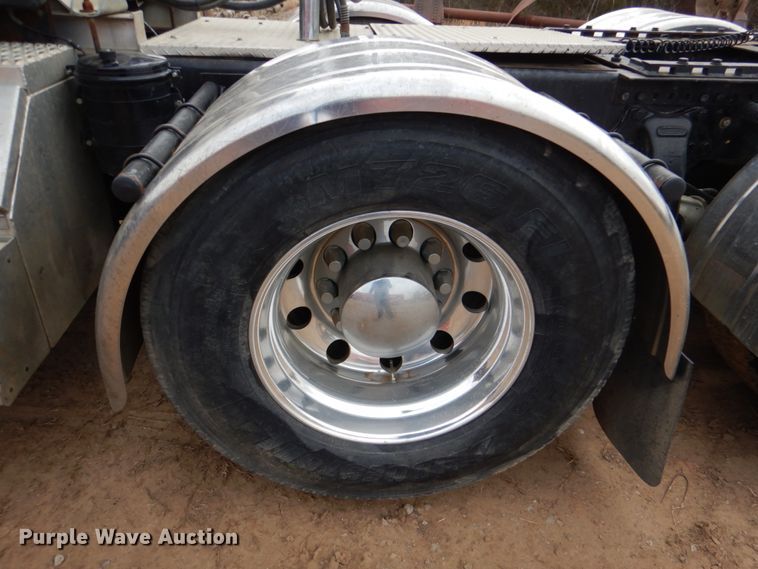 image for item JS9613 2005 Western Star 4900  semi truck