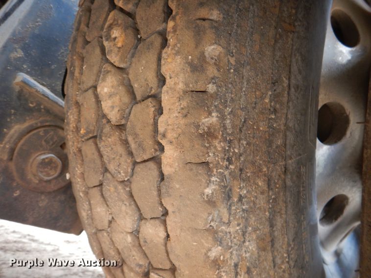 image for item JS9613 2005 Western Star 4900  semi truck