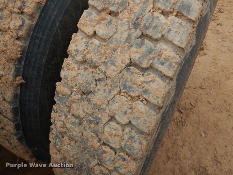 image for item JS9613 2005 Western Star 4900  semi truck