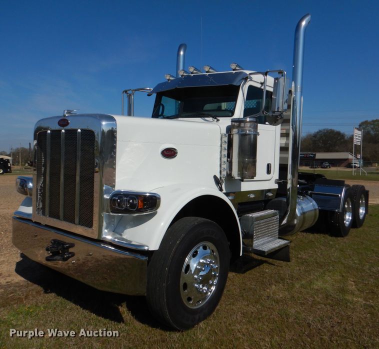 image for item KP9231 2015 Peterbilt 389  semi truck