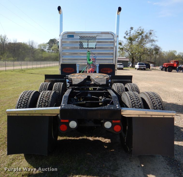 image for item KP9231 2015 Peterbilt 389  semi truck