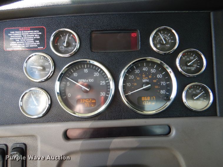 image for item KP9231 2015 Peterbilt 389  semi truck