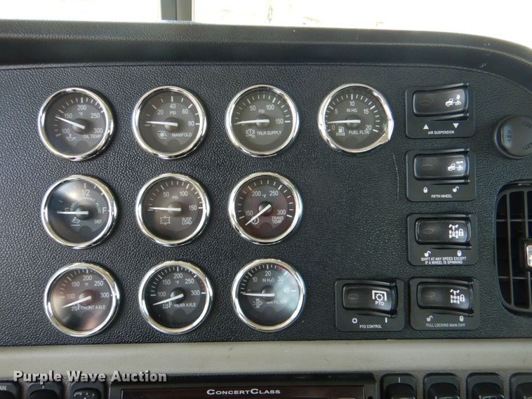 image for item KP9231 2015 Peterbilt 389  semi truck