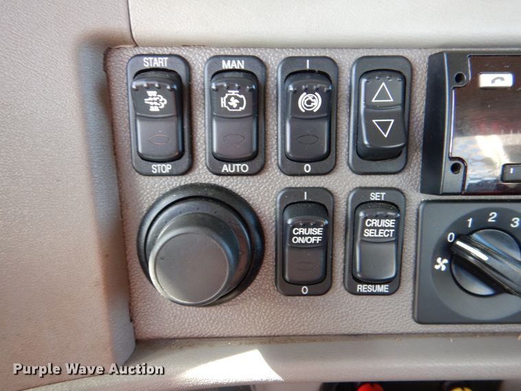 image for item KP9231 2015 Peterbilt 389  semi truck