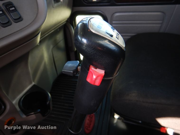 image for item KP9231 2015 Peterbilt 389  semi truck