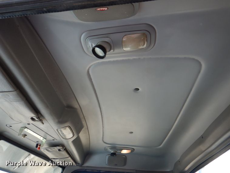 image for item KP9231 2015 Peterbilt 389  semi truck