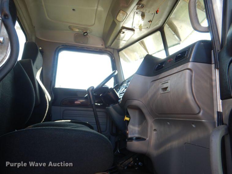 image for item KP9231 2015 Peterbilt 389  semi truck