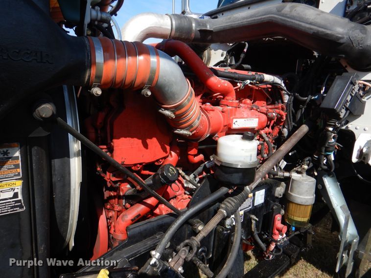 image for item KP9231 2015 Peterbilt 389  semi truck