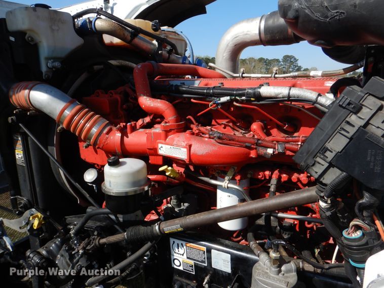 image for item KP9231 2015 Peterbilt 389  semi truck