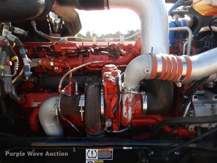 image for item KP9231 2015 Peterbilt 389  semi truck