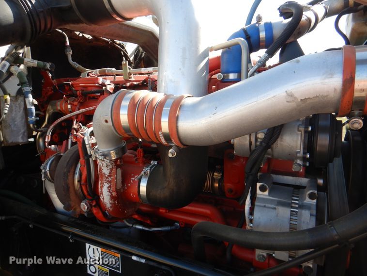 image for item KP9231 2015 Peterbilt 389  semi truck