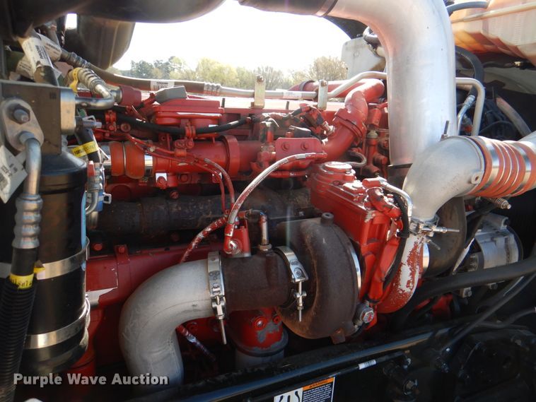 image for item KP9231 2015 Peterbilt 389  semi truck