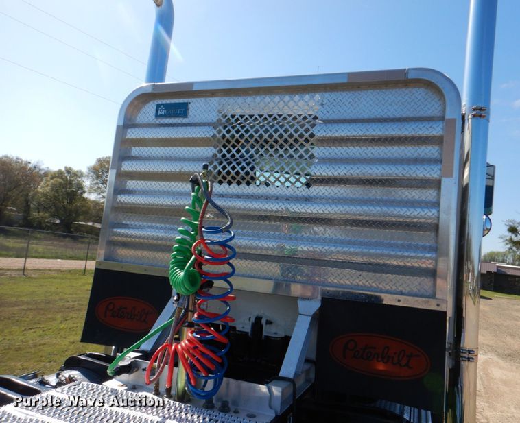 image for item KP9231 2015 Peterbilt 389  semi truck