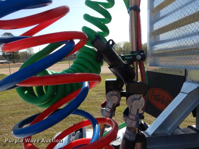 image for item KP9231 2015 Peterbilt 389  semi truck