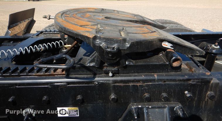 image for item KP9231 2015 Peterbilt 389  semi truck