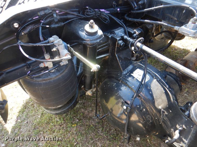 image for item KP9231 2015 Peterbilt 389  semi truck