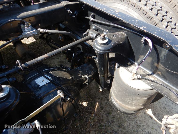 image for item KP9231 2015 Peterbilt 389  semi truck