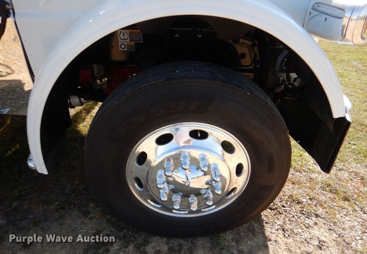 image for item KP9231 2015 Peterbilt 389  semi truck