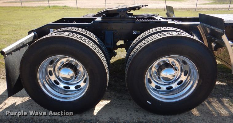 image for item KP9231 2015 Peterbilt 389  semi truck