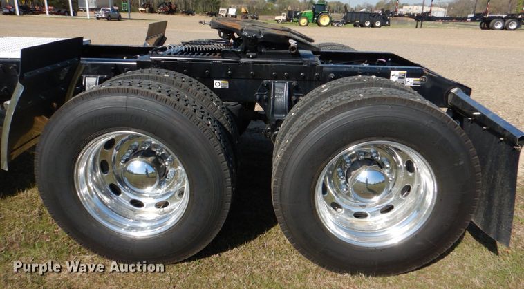 image for item KP9231 2015 Peterbilt 389  semi truck