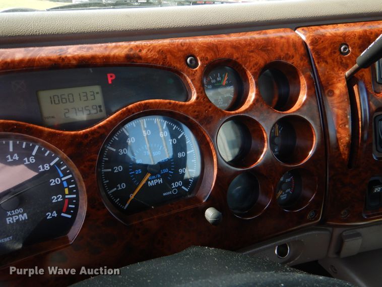 image for item KP9232 2005 Mack CHN613  semi truck