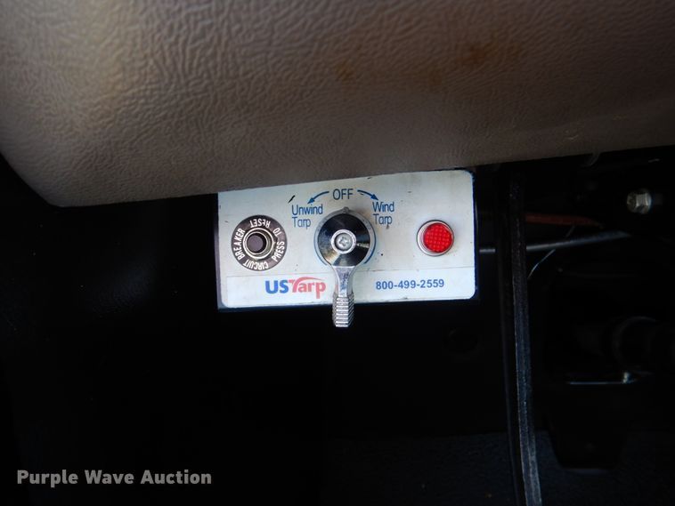 image for item KP9232 2005 Mack CHN613  semi truck