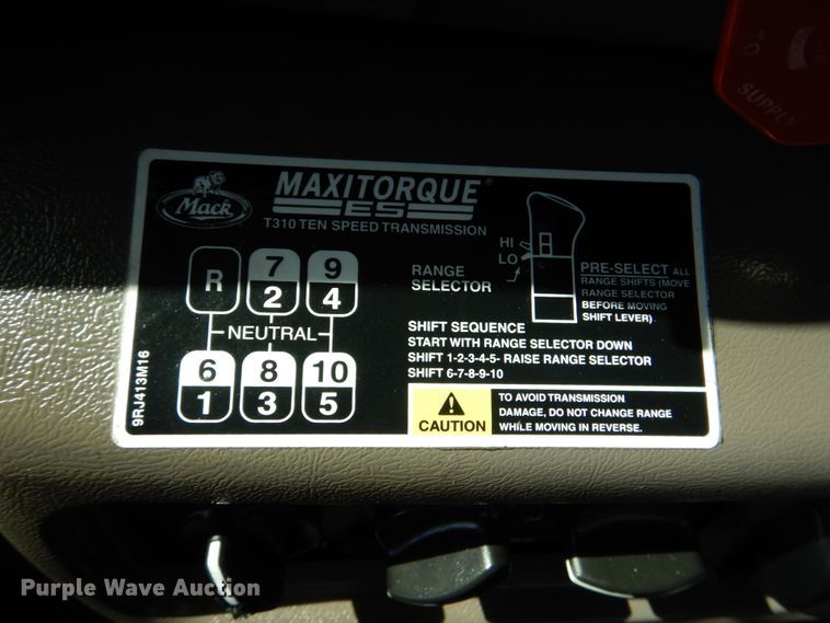 image for item KP9232 2005 Mack CHN613  semi truck