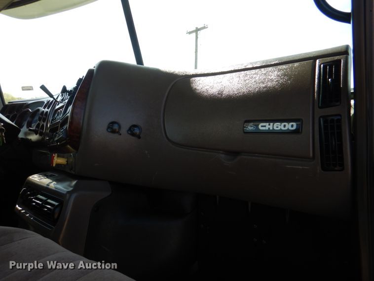 image for item KP9232 2005 Mack CHN613  semi truck