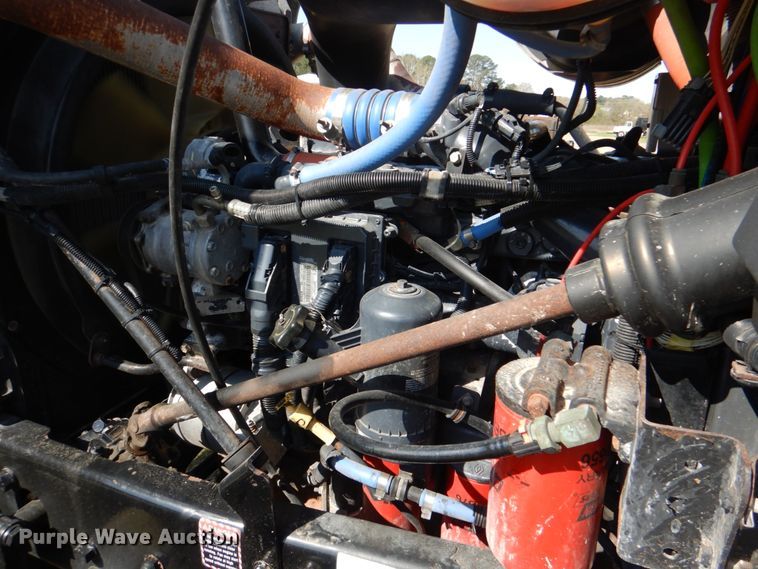 image for item KP9232 2005 Mack CHN613  semi truck