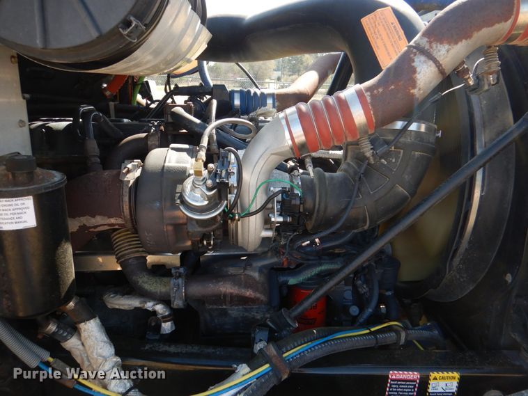 image for item KP9232 2005 Mack CHN613  semi truck