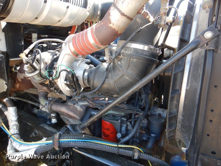 image for item KP9232 2005 Mack CHN613  semi truck