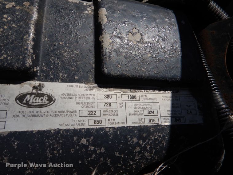 image for item KP9232 2005 Mack CHN613  semi truck