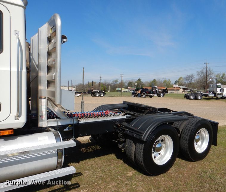 image for item KP9232 2005 Mack CHN613  semi truck