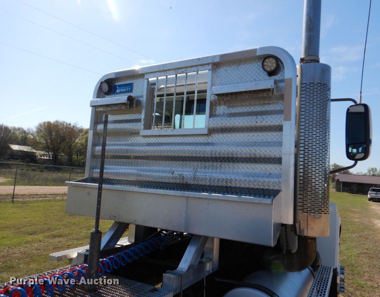 image for item KP9232 2005 Mack CHN613  semi truck