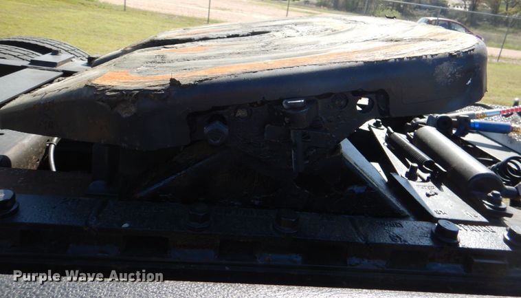 image for item KP9232 2005 Mack CHN613  semi truck