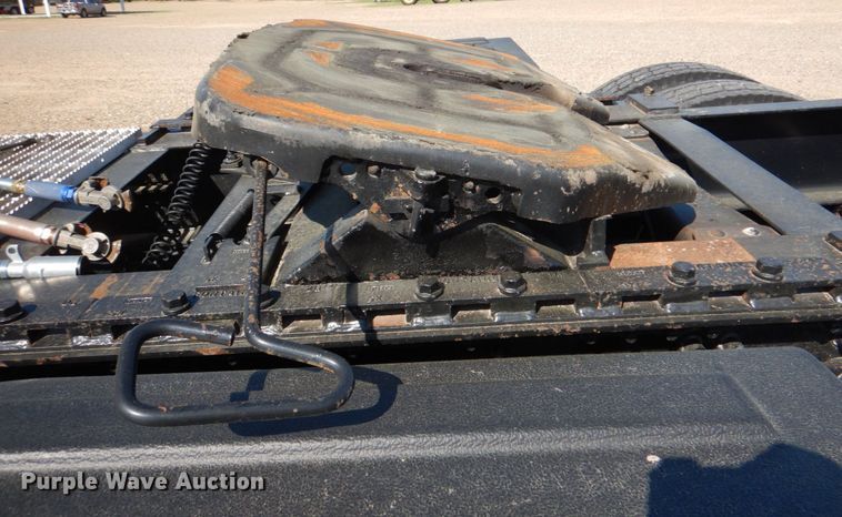 image for item KP9232 2005 Mack CHN613  semi truck