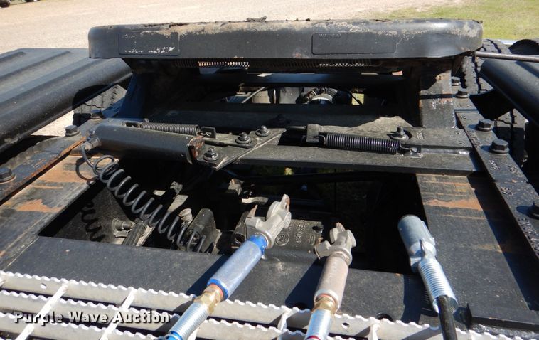 image for item KP9232 2005 Mack CHN613  semi truck