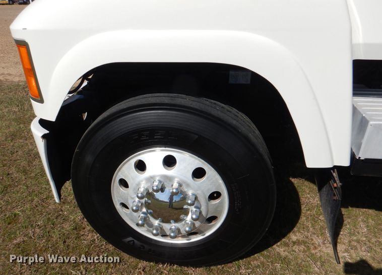 image for item KP9232 2005 Mack CHN613  semi truck