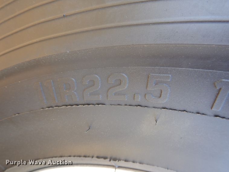 image for item KP9232 2005 Mack CHN613  semi truck