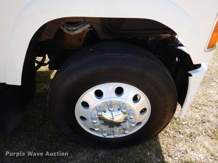 image for item KP9232 2005 Mack CHN613  semi truck