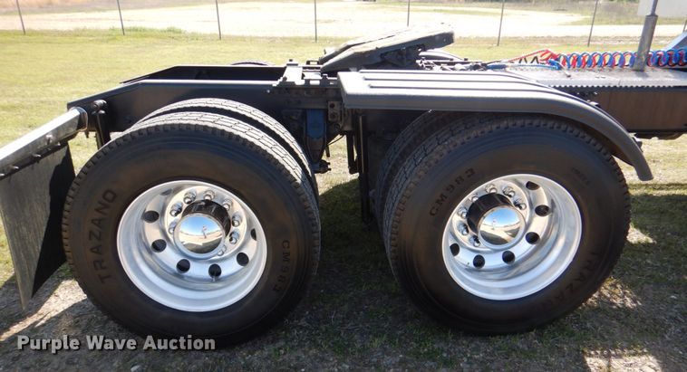 image for item KP9232 2005 Mack CHN613  semi truck