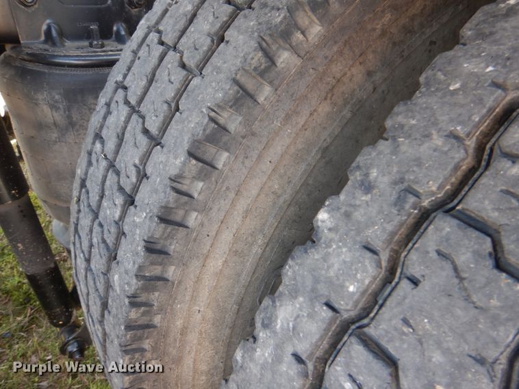 image for item KP9232 2005 Mack CHN613  semi truck