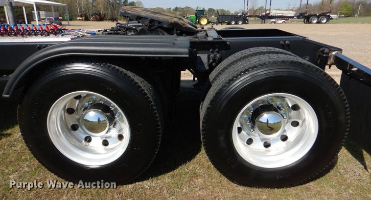 image for item KP9232 2005 Mack CHN613  semi truck