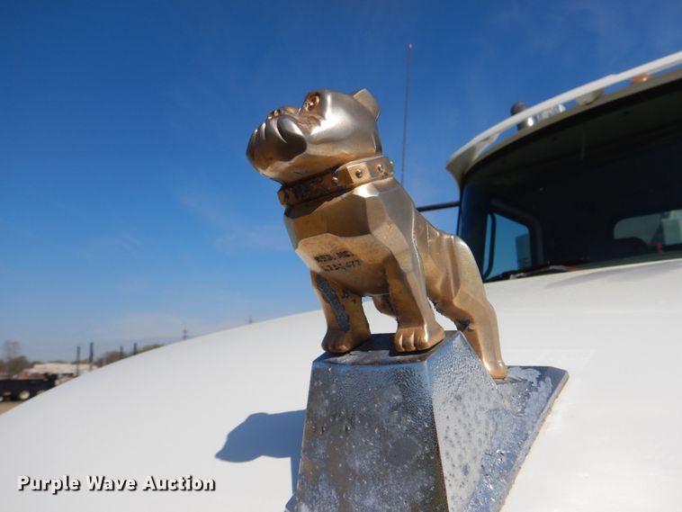 image for item KP9232 2005 Mack CHN613  semi truck