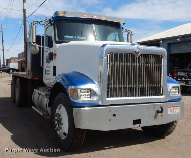 image for item KU9677 2005 International 9900i  flatbed truck