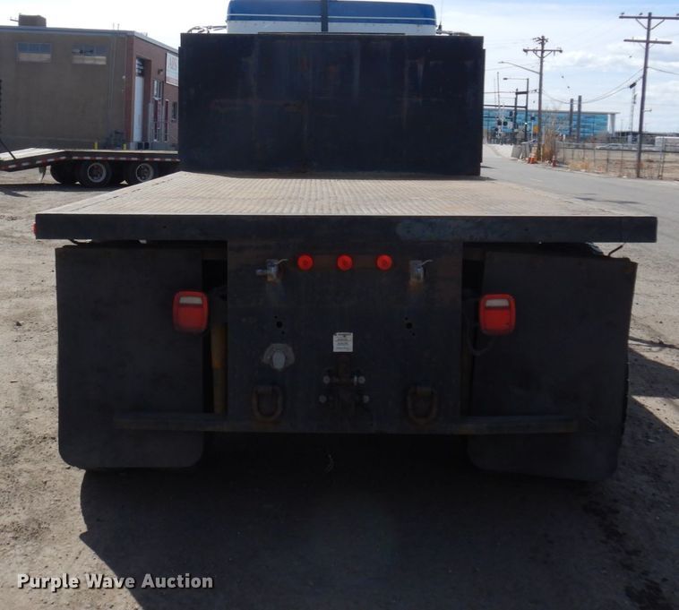 image for item KU9677 2005 International 9900i  flatbed truck